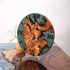 Luxury Green Epoxy Resin Wall Clock with Natural Cunninghamia Wood and Black Roman Numerals