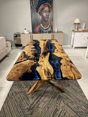 Table de rivière moderne en époxy et bois avec des accents bleu nuit