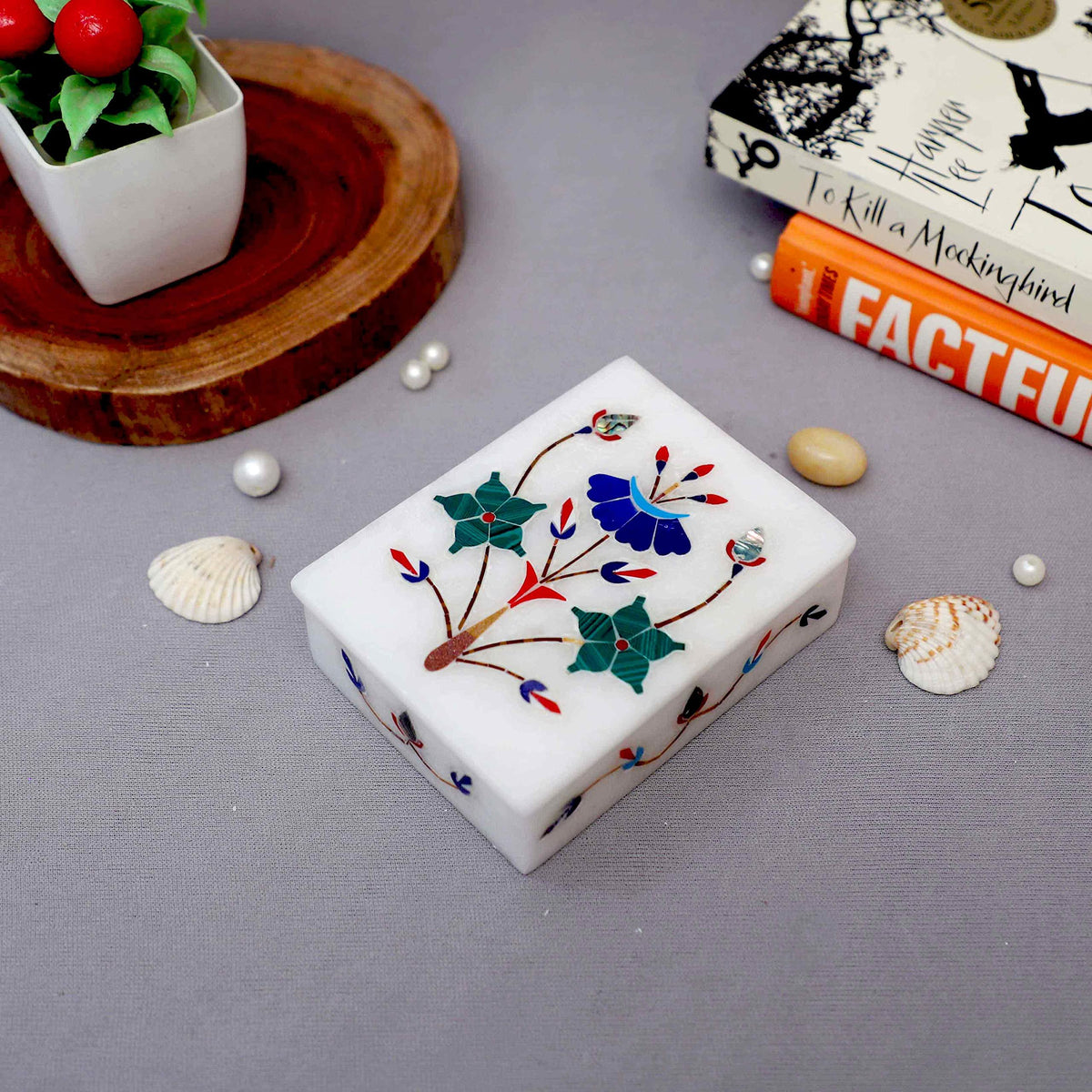 Handcrafted White Marble Jewelry Box with Exquisite Floral Inlay Design and Artistic Detailing