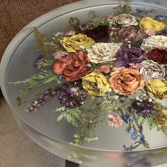 Clear Round Epoxy Resin Dining Table with Real Rose Bouquet Inlay  Artistic Floral Centerpiece