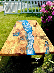 Table moderne en résine époxy avec vagues de rivière, pièce décorative faite à la main pour la maison